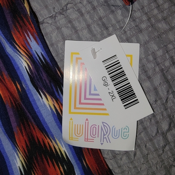 LuLaRoe Gigi Shirt - Picture 2 of 3